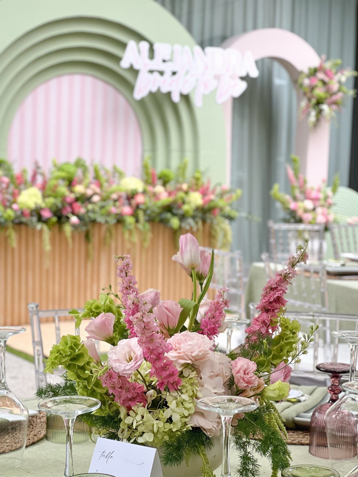 10 Lace and Greenery Wedding Table Ideas to Try 1 Pink and green floral centerpiece with roses and snapdragons on a wedding table.