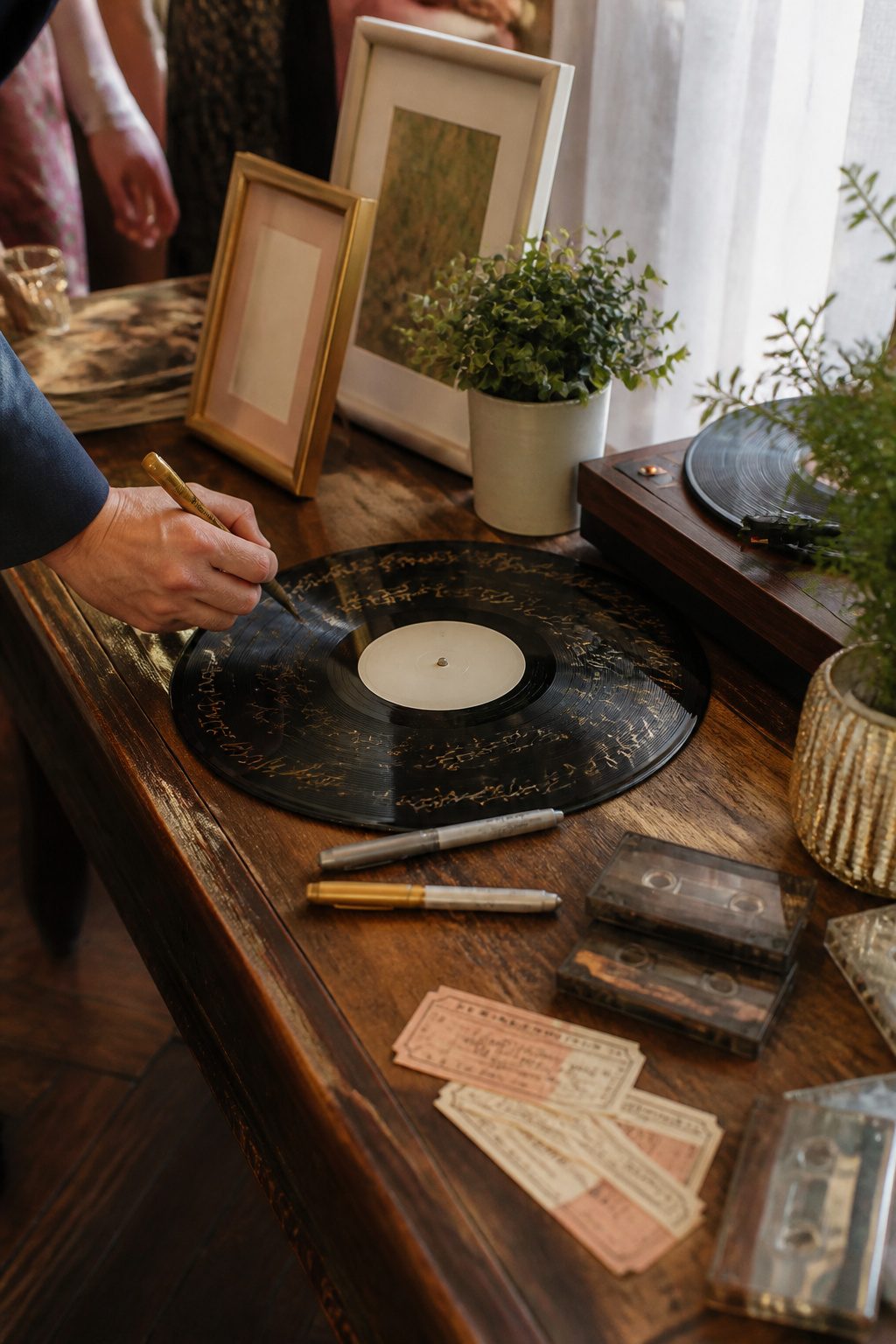 20 Wedding Sign In Ideas Guest Books Couples Actually Keep 3 A signed vinyl record on a polished table with a record player.